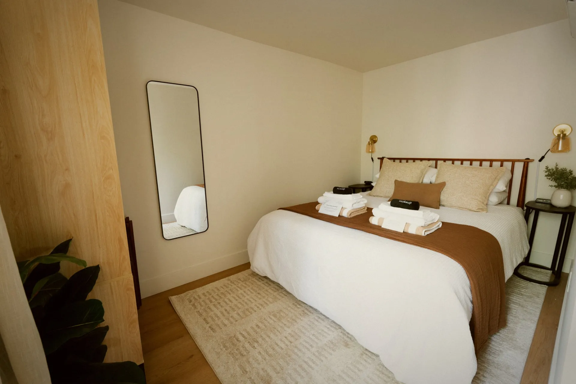 Downstairs Queen: Queen bed