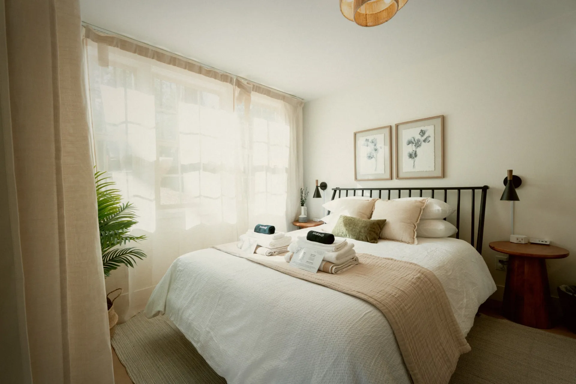 Upstairs Queen: Queen bed · Ensuite bath