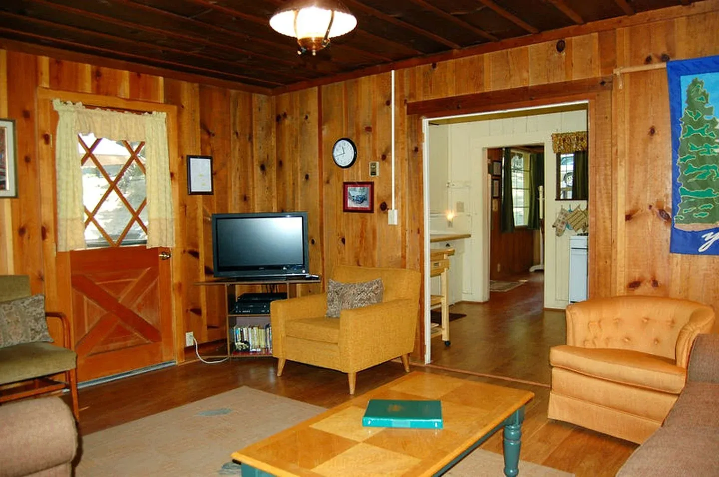 Living room with a yellow armchair and an orange tufted armchair