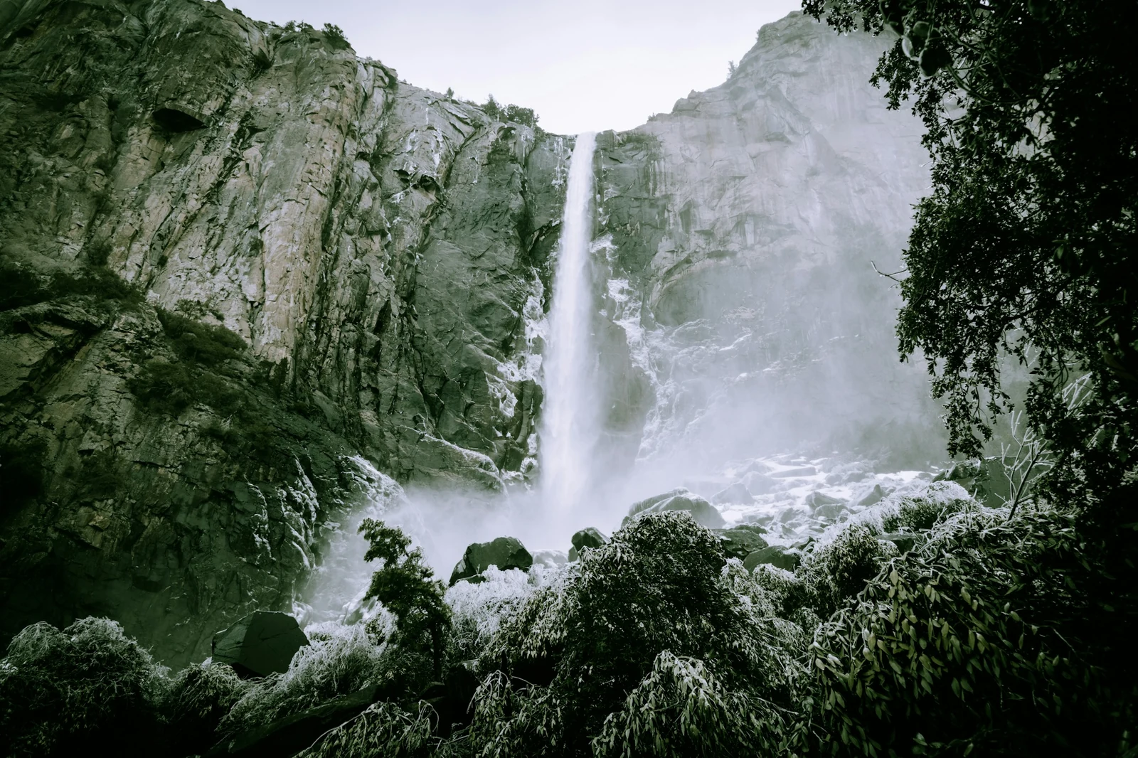 Bridalveil Fall in Yosemite Valley, an easy stop on the way home to Wawona. Photo: Hari Nandakumar / Unsplash